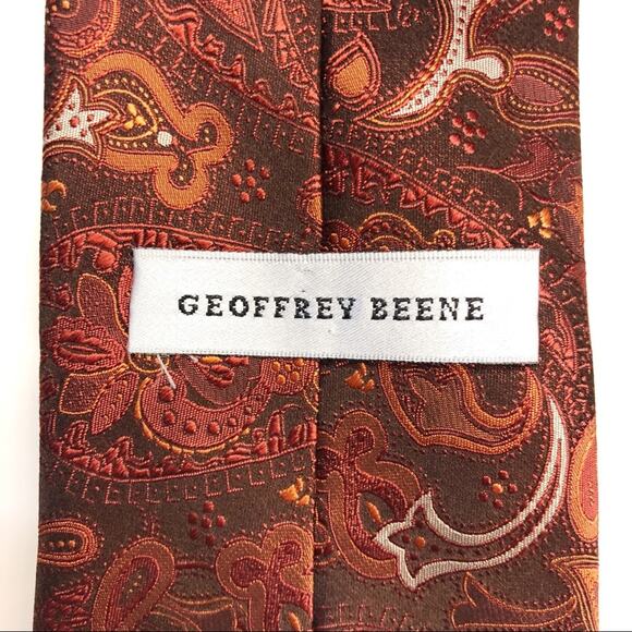 Geoffrey Beene 100% Silk Tie Paisley Red Business Career Formal - Picture 4 of 4